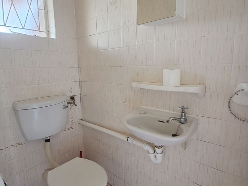 TAYBANK 3 BED 1.5 BATH DUPLEX WITH PARKING FOR SALE - Photo 9