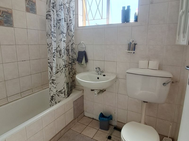TAYBANK 3 BED 1.5 BATH DUPLEX WITH PARKING FOR SALE - Photo 7