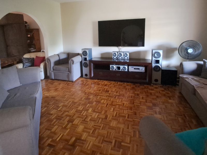 TAYBANK 3 BED 1.5 BATH DUPLEX WITH PARKING FOR SALE - Photo 4