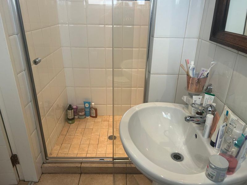 Modern Fully Furnished 1-Bedroom Ground Floor Studio (NO PARKING) - Photo 6
