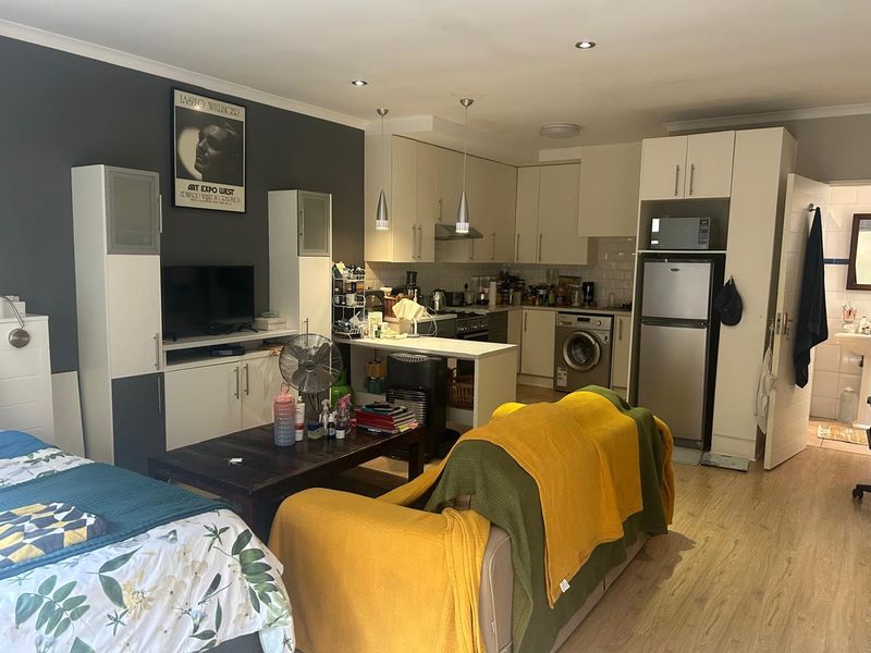 Modern Fully Furnished 1-Bedroom Ground Floor Studio (NO PARKING) - Photo 2