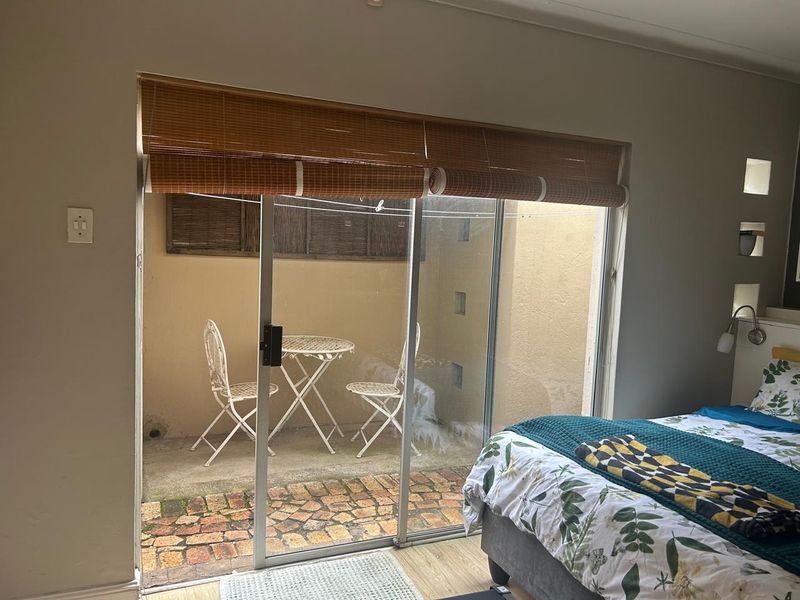 Modern Fully Furnished 1-Bedroom Ground Floor Studio (NO PARKING) - Photo 5