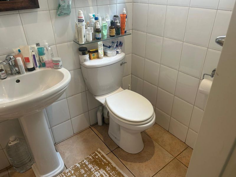 Modern Fully Furnished 1-Bedroom Ground Floor Studio (NO PARKING) - Photo 8