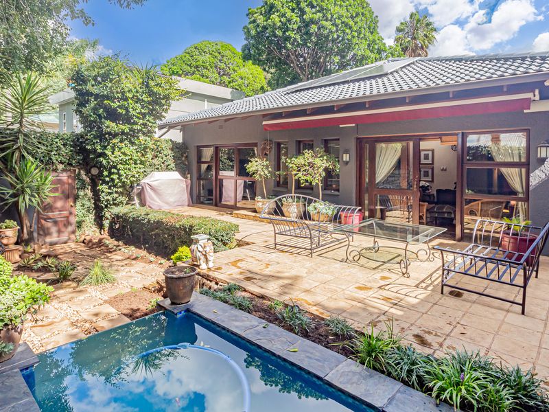 LIVE THE DREAM! HOME WITH STYLE AND FLAIR AND A SENSE OF EASE... - Photo 2