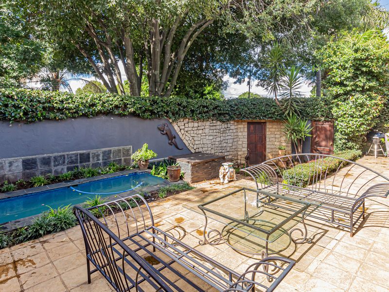 LIVE THE DREAM! HOME WITH STYLE AND FLAIR AND A SENSE OF EASE... - Photo 9