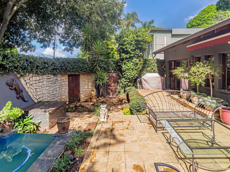 LIVE THE DREAM! HOME WITH STYLE AND FLAIR AND A SENSE OF EASE... - Photo 8