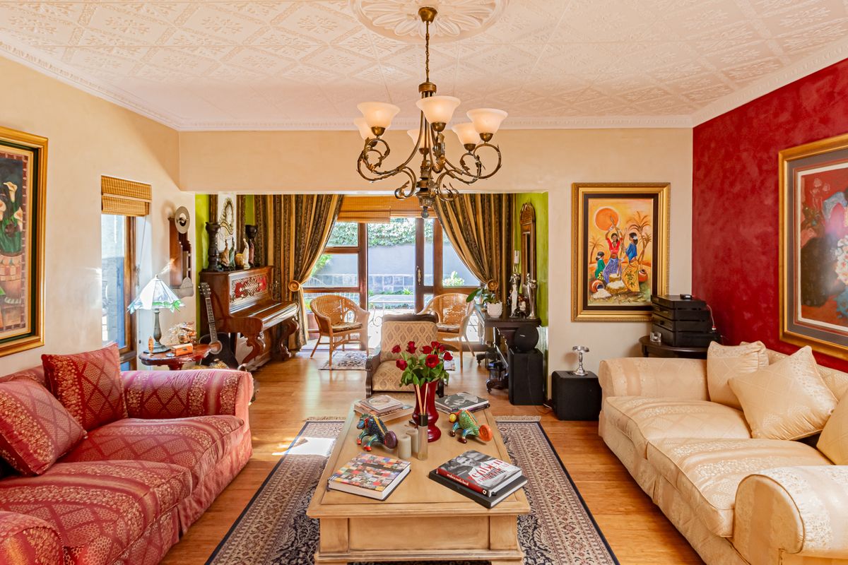 LIVE THE DREAM! HOME WITH STYLE AND FLAIR AND A SENSE OF EASE... - Photo 5