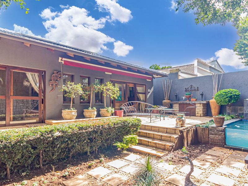 LIVE THE DREAM! HOME WITH STYLE AND FLAIR AND A SENSE OF EASE... - Photo 3