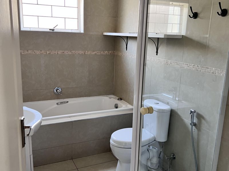 3 Bedroom House in Parklands - Photo 9