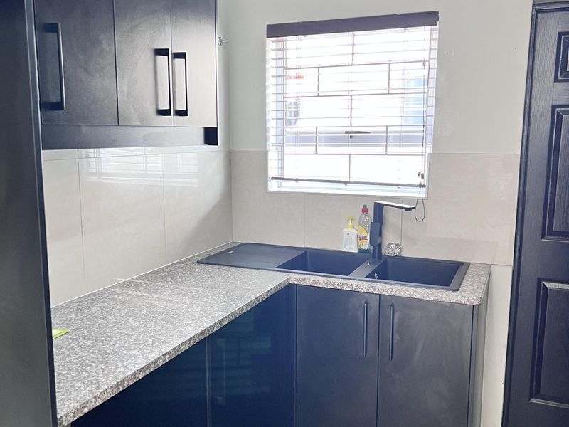 3 Bedroom House in Parklands - Photo 4