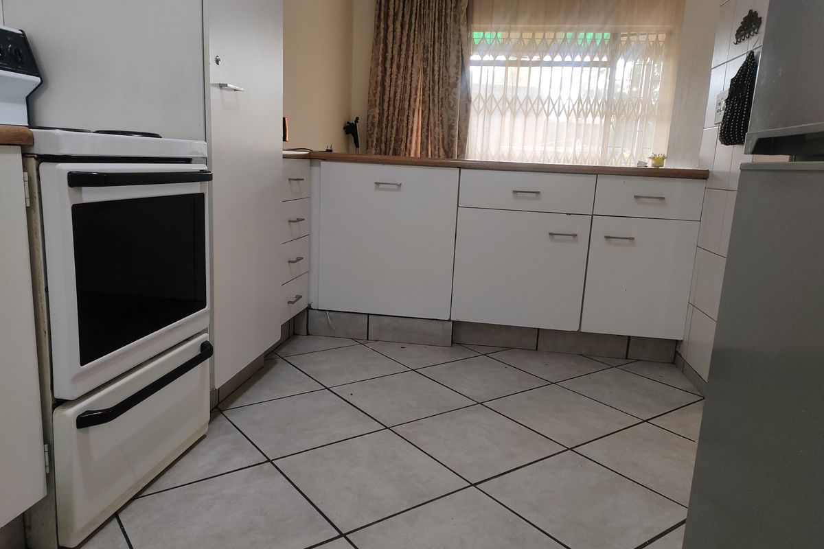 Duplex For Sale In Pretoria - Photo 5