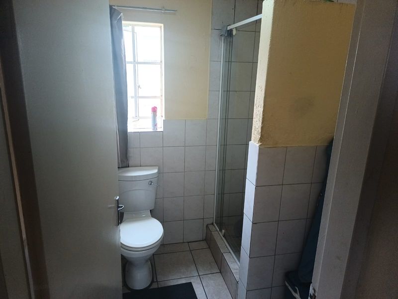 Two bedroom Flat For Sale - Photo 10