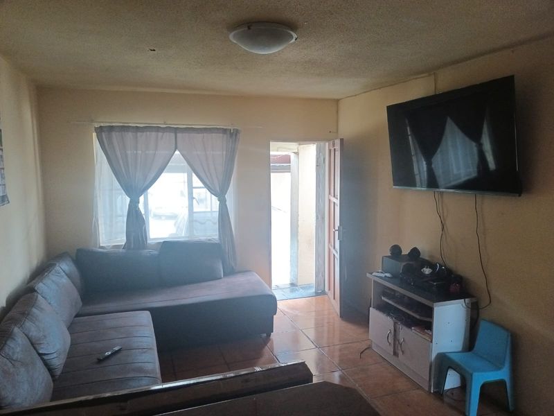 Two bedroom Flat For Sale - Photo 8