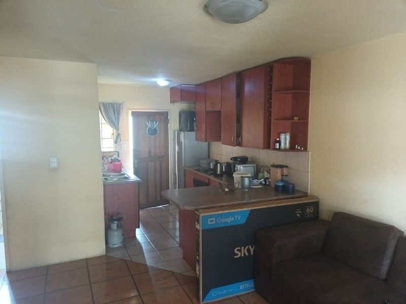 Two bedroom Flat For Sale - Photo 6