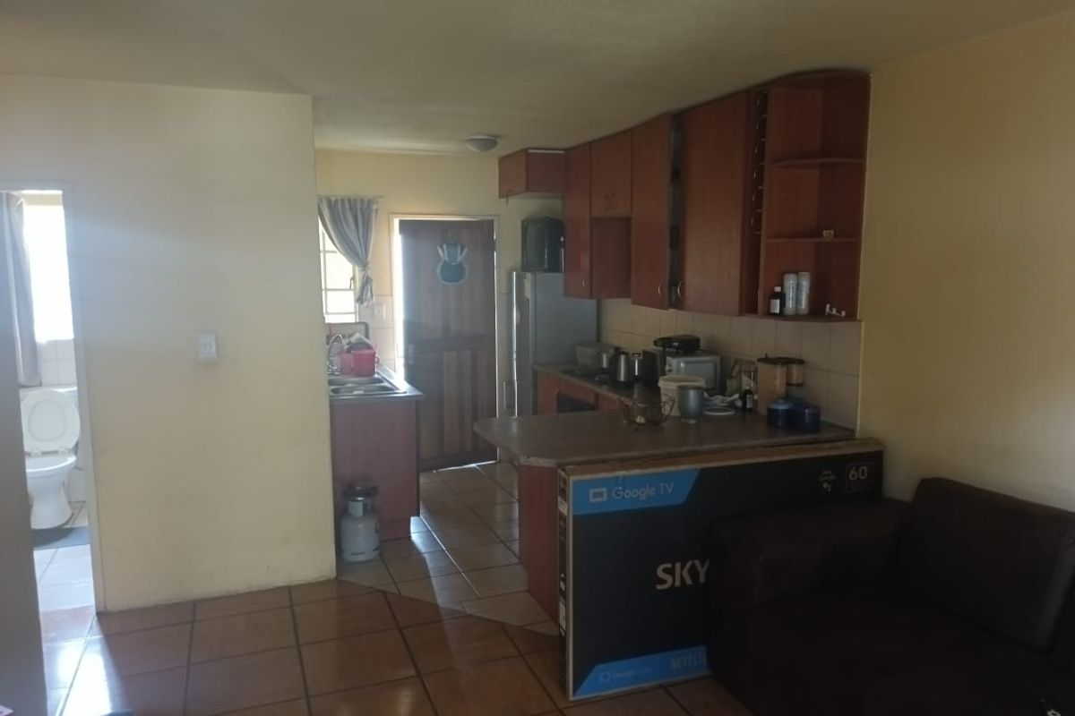 Two bedroom Flat For Sale - Photo 2