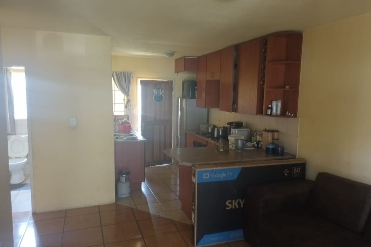 Two bedroom Flat For Sale - Photo 3