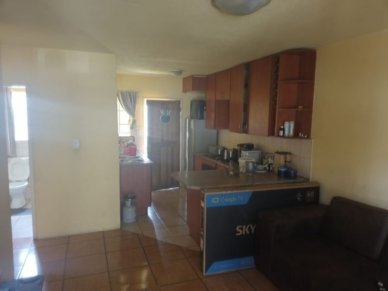 Two bedroom Flat For Sale - Photo 3