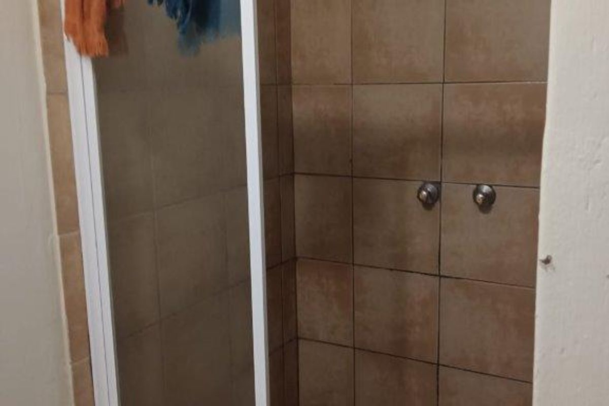 1 Bed Flat for sale with Parking! - Photo 5