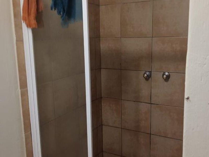 1 Bed Flat for sale with Parking! - Photo 5