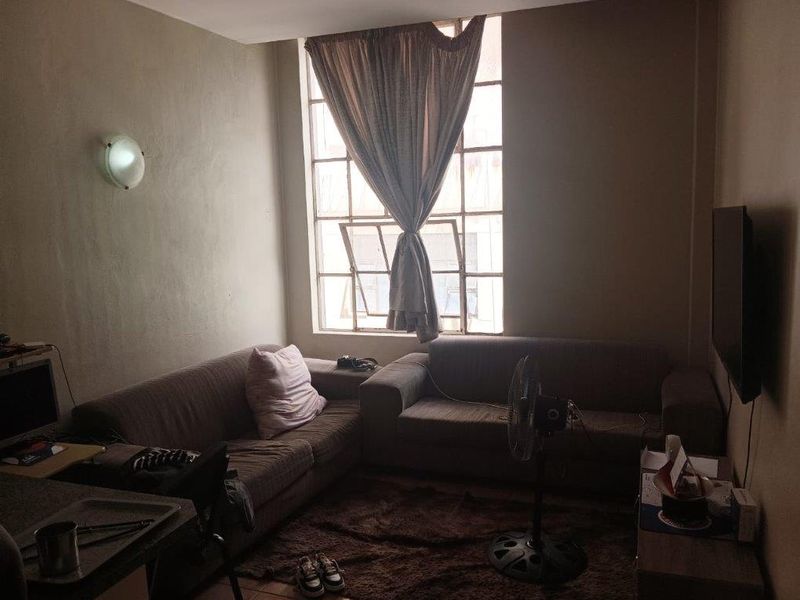 1 Bed Flat for sale with Parking! - Photo 3