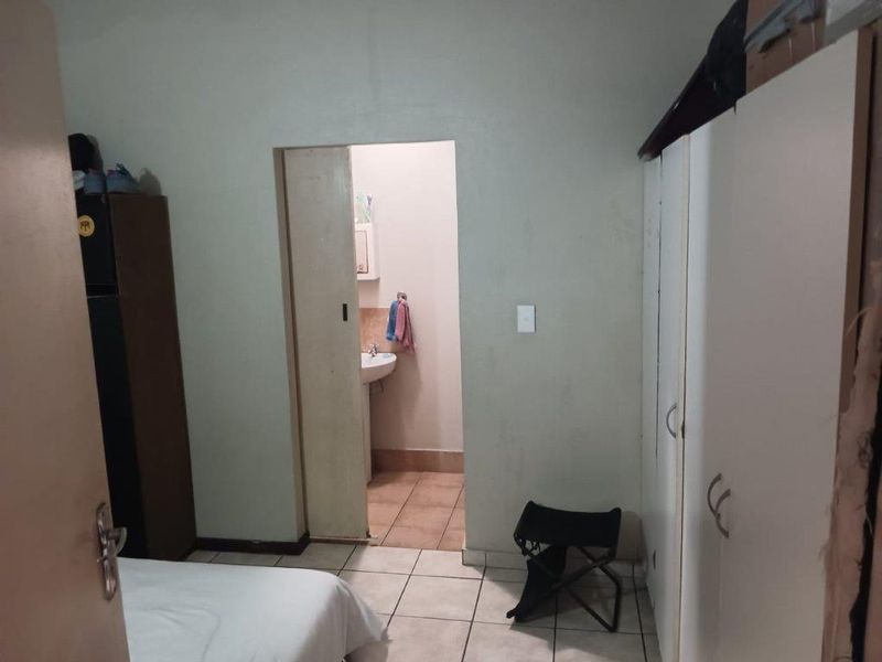 1 Bed Flat for sale with Parking! - Photo 8