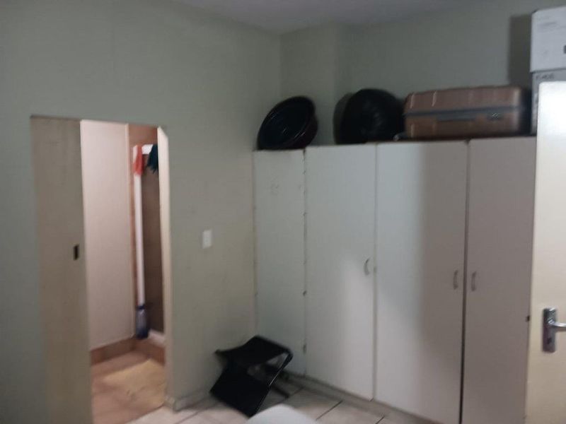 1 Bed Flat for sale with Parking! - Photo 6