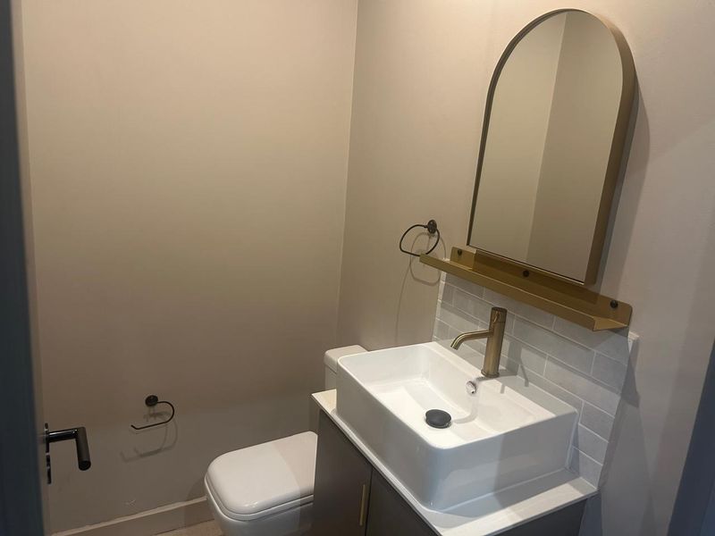 Luxury Studio Apartment for an Investor in Sandton - Tenant in Place until Jan 2027 - R8,000pm - Photo 10