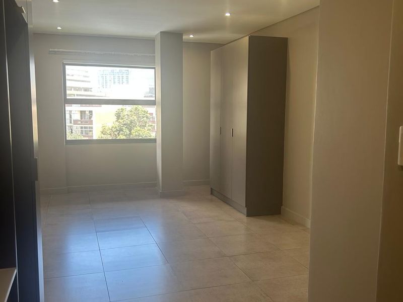 Luxury Studio Apartment for an Investor in Sandton - Tenant in Place until Jan 2027 - R8,000pm - Photo 9
