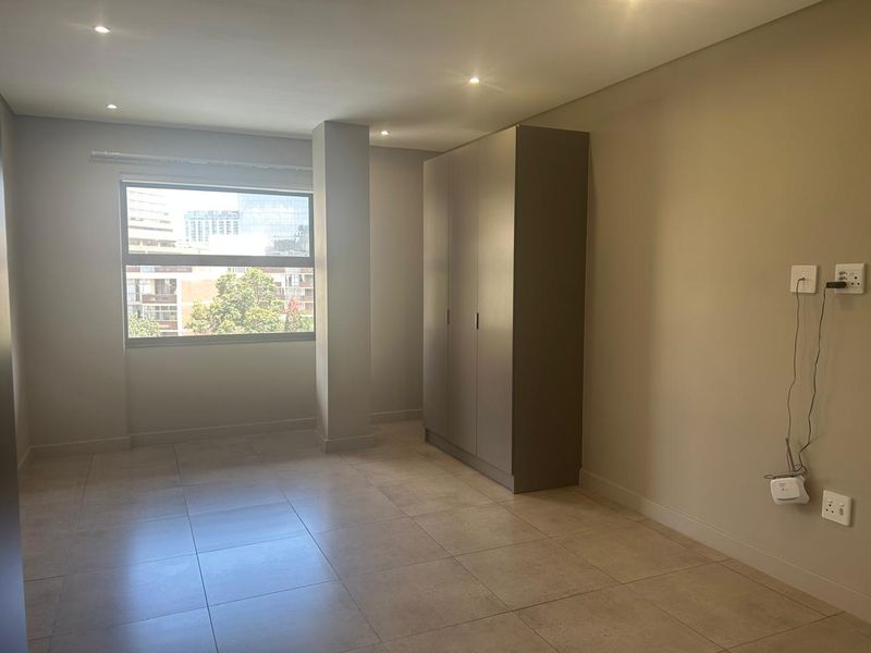 Luxury Studio Apartment for an Investor in Sandton - Tenant in Place until Jan 2027 - R8,000pm - Photo 5
