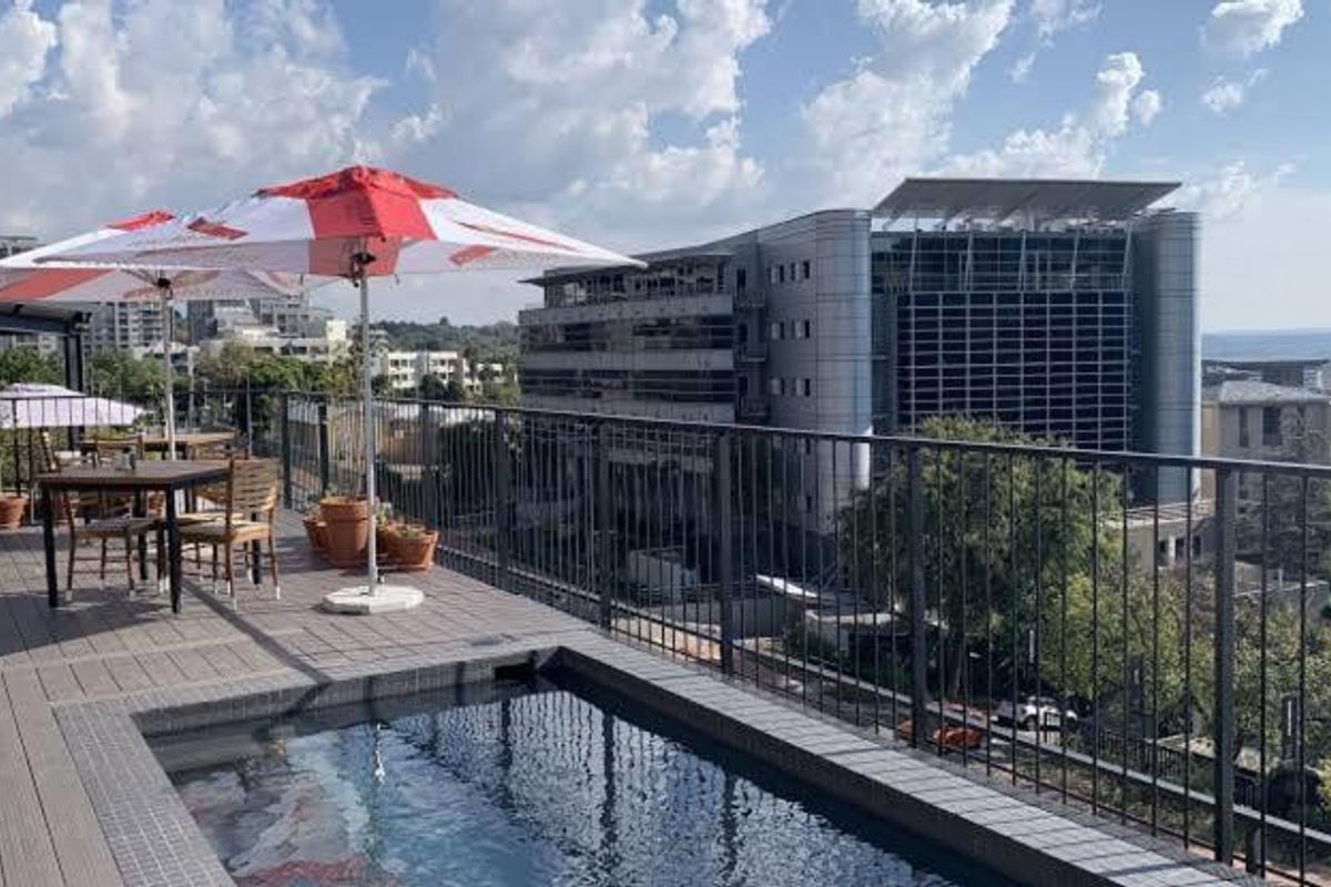 Luxury Studio Apartment for an Investor in Sandton - Tenant in Place until Jan 2027 - R8,000pm - Photo 2