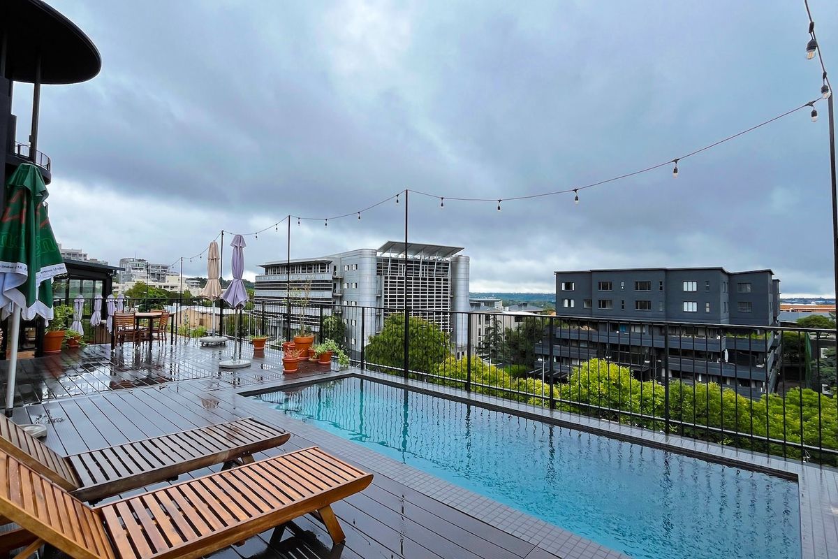 Luxury Studio Apartment for an Investor in Sandton - Tenant in Place until Jan 2027 - R8,000pm - Photo 3