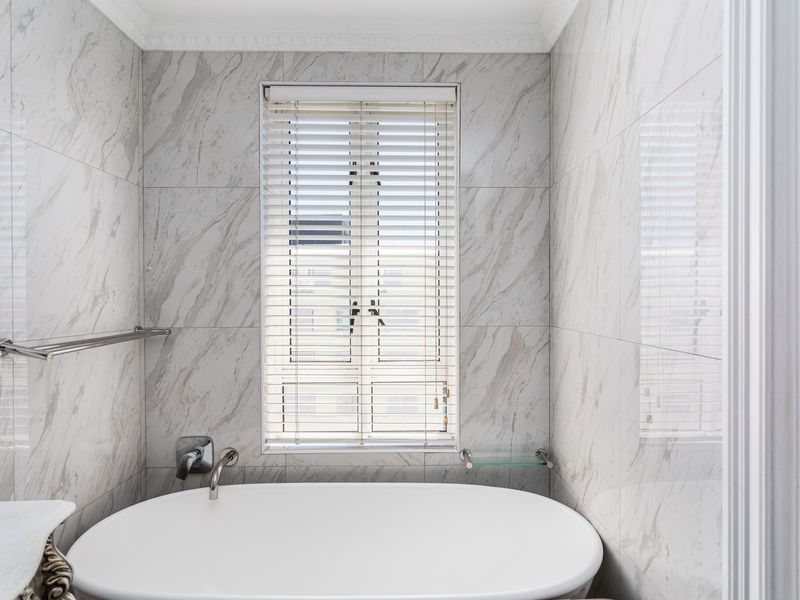 Furnished apartment with incredible VIEWS-Front facing in Versailles - Photo 8