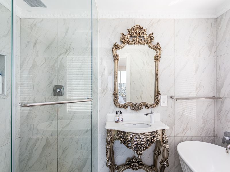 Furnished apartment with incredible VIEWS-Front facing in Versailles - Photo 7