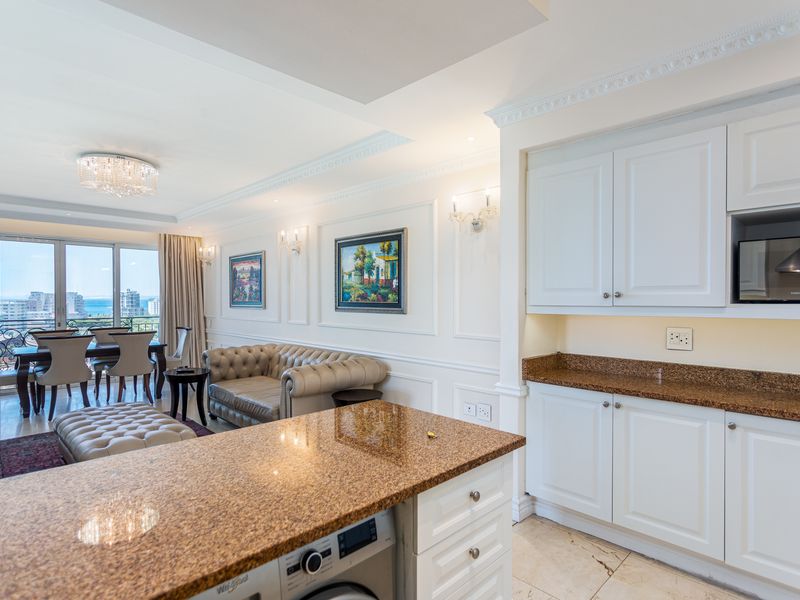 Furnished apartment with incredible VIEWS-Front facing in Versailles - Photo 4