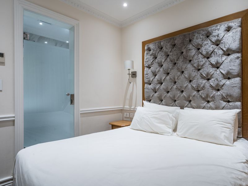 Luxurious furnished apartment in Versailles - Photo 8