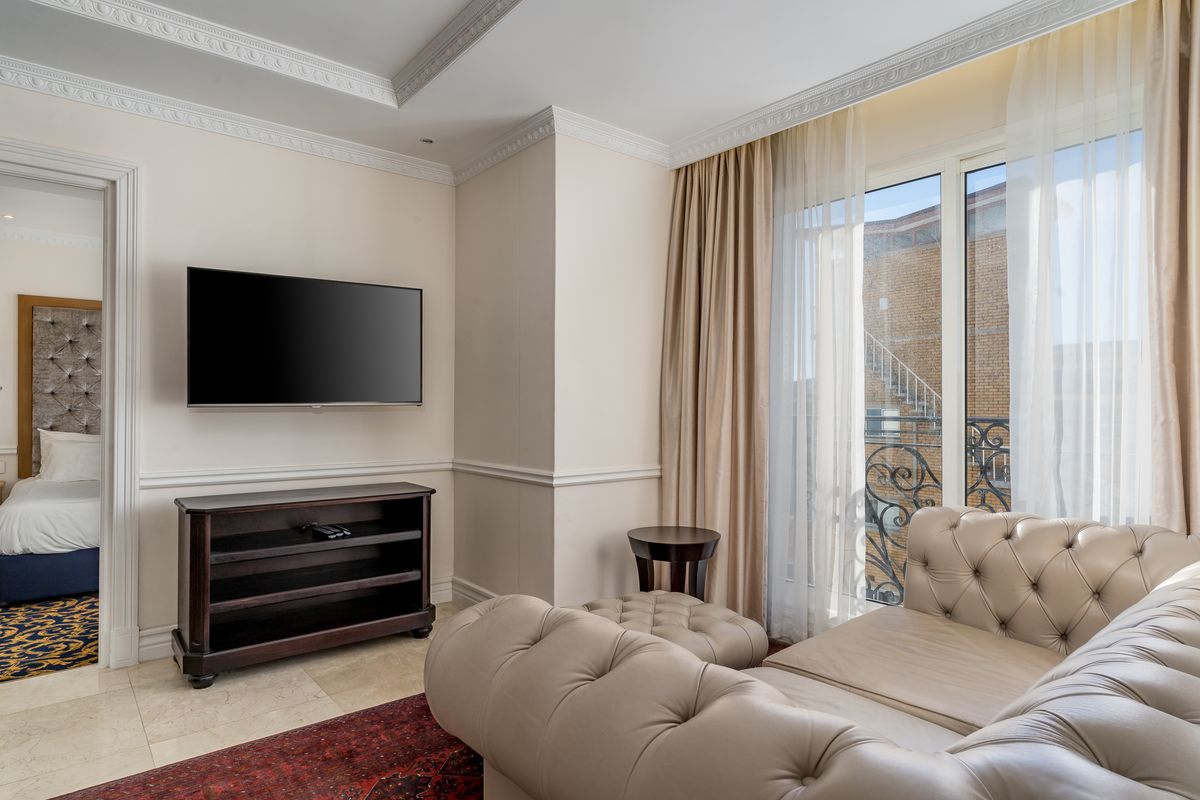 Luxurious furnished apartment in Versailles - Photo 3