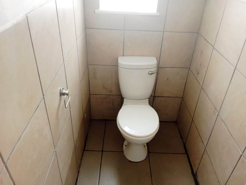 CENTRAL 2 BED 1.5 BATH APARTMENT WITH PARKING FOR RENT - Photo 8