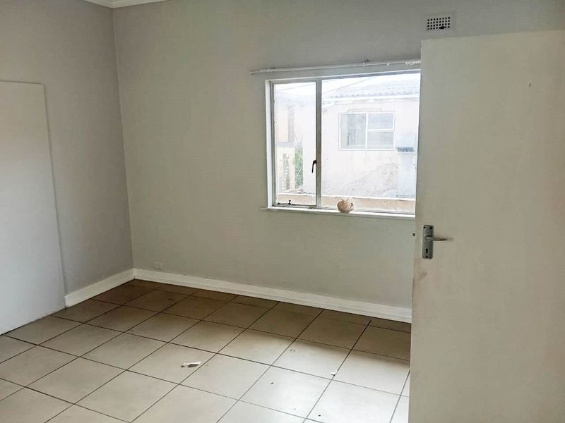 CENTRAL 2 BED 1.5 BATH APARTMENT WITH PARKING FOR RENT - Photo 6