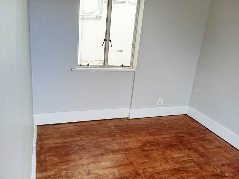 CENTRAL 2 BED 1.5 BATH APARTMENT WITH PARKING FOR RENT - Photo 3