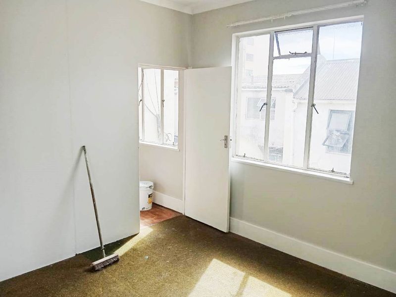 CENTRAL 2 BED 1.5 BATH APARTMENT WITH PARKING FOR RENT - Photo 10