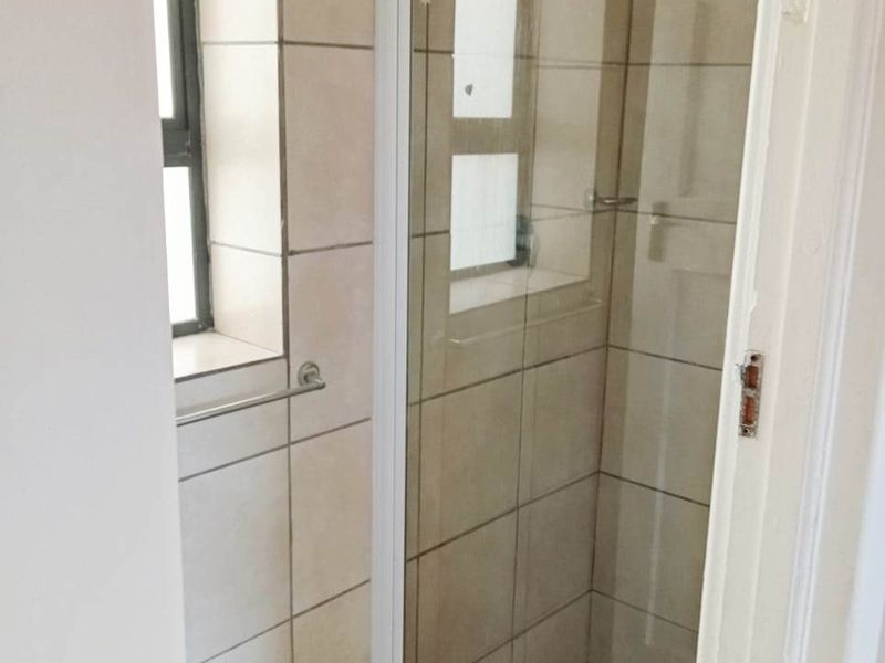 CENTRAL 2 BED 1.5 BATH APARTMENT WITH PARKING FOR RENT - Photo 7