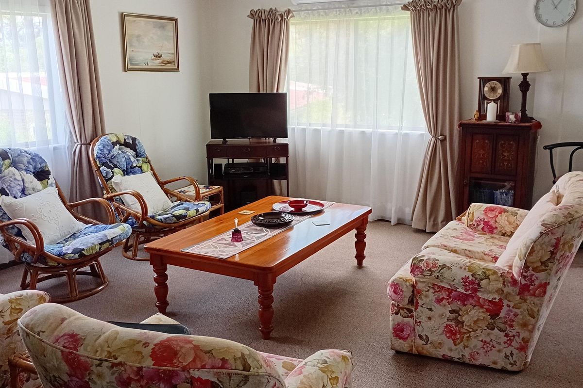 IMMACULATE HOME FOR SALE INCLUDING SHARE BLOCK - DONT MISS OUT ON THIS ONE - Photo 4