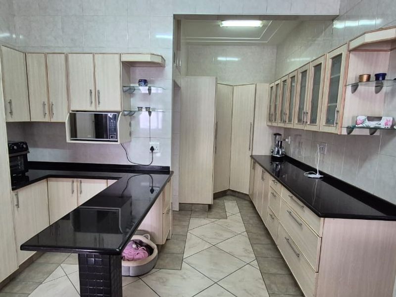 Incredible Mansion in Selection Park - Photo 7