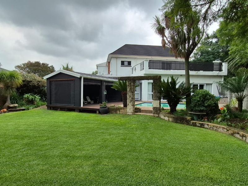 Incredible Mansion in Selection Park - Photo 2