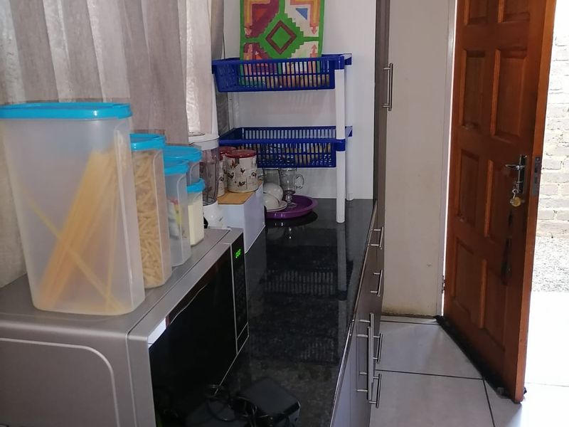 3 Bedroom House to Rent in Miami Sands - Photo 3