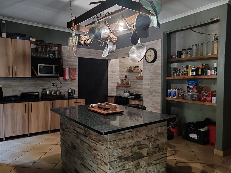 Versatile 2.6ha Small Holding with Endless Potential in Mooinooi - Photo 3