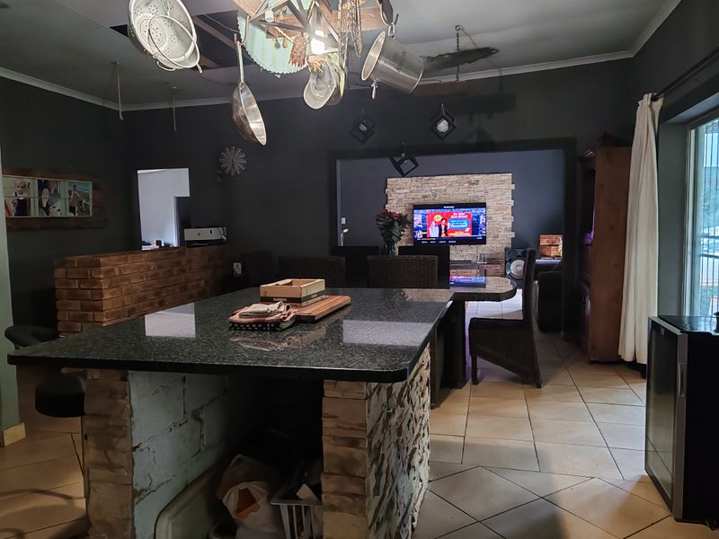 Versatile 2.6ha Small Holding with Endless Potential in Mooinooi - Photo 4