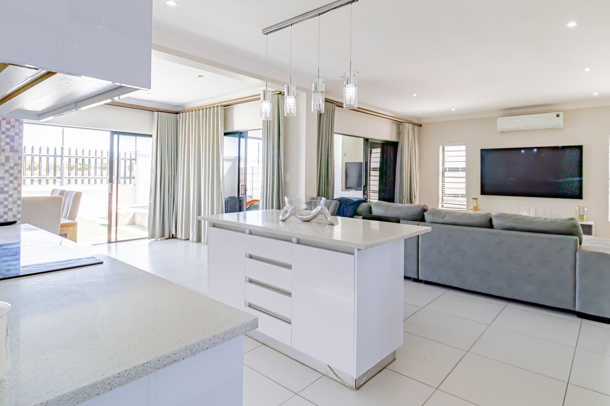 Luxurious Fully Furnished 3-Bedroom Home for Rent – Parklands North - 1st March - Photo 4