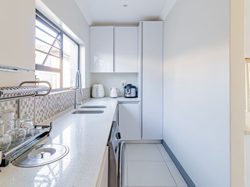 Luxurious Fully Furnished 3-Bedroom Home for Rent – Parklands North - 1st March - Photo 7