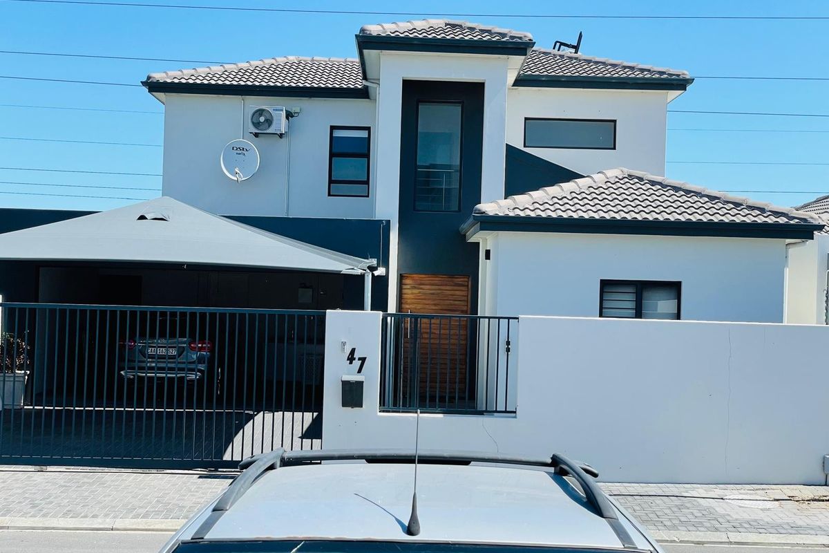 Luxurious Fully Furnished 3-Bedroom Home for Rent – Parklands North - 1st March - Photo 2